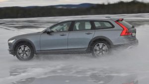 Um 65 Millimeter hat Volvo den V90 Cross Country angehoben