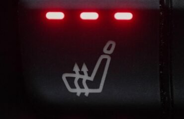 Volt Fahrzeugkomponenten wie die Sitzheizung verbrauchen viel Strom. Künftig könnte sie Teil eines 48-Volt-Bordnetzes sein - zusammen mit Verbrauchern wie Turbolader, elektrischen Anfahrhilfen oder der Klimaanlage. Foto: Andrea Warnecke