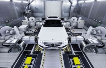 Mercedes-Dieselmotor im Prüflabor